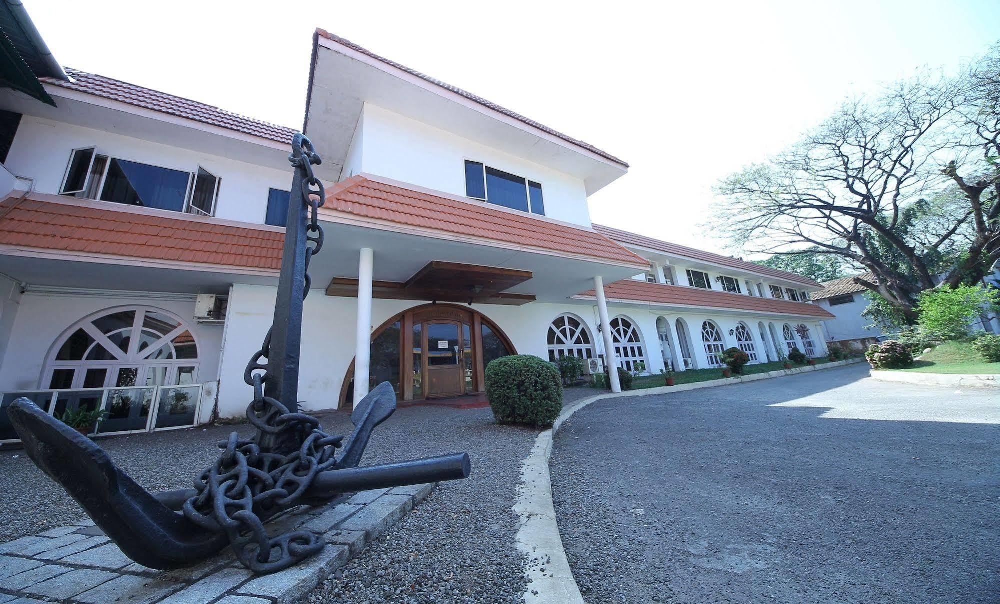 Ats Willingdon Hotel Kochi Εξωτερικό φωτογραφία